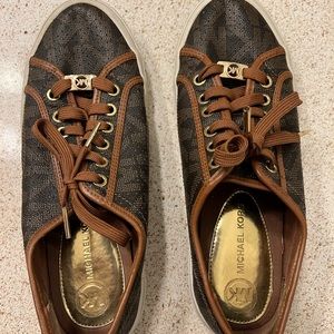 Woman’s size 9 Michael kors sneakers